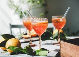 Is de Aperol op? Met dit drankje maak je net zo’n lekkere oranje spritz