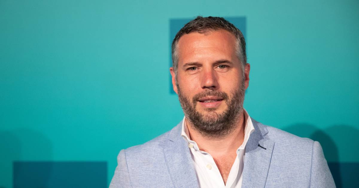 Zwangere vriendin Tijl Beckand uitgerekend op 25 februari | Show | AD.nl