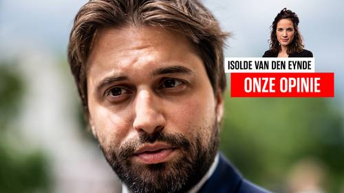 Onze opinie. Dat royalist Bouchez zich wel eens de koning te rijk voelt, is bekend. Maar zijn autoritaire trekjes zijn niet lichtzinnig weg te lachen