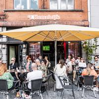 De horeca rond de troosteloze grootste markt van België ligt op apegapen, maar de handel in coke floreert
