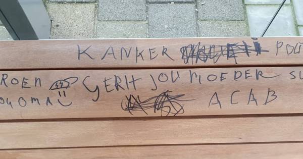 Wijkagent Ger(r)it uitgescholden in tekst vol spelfouten op bankje in Dodewaard - De Gelderlander
