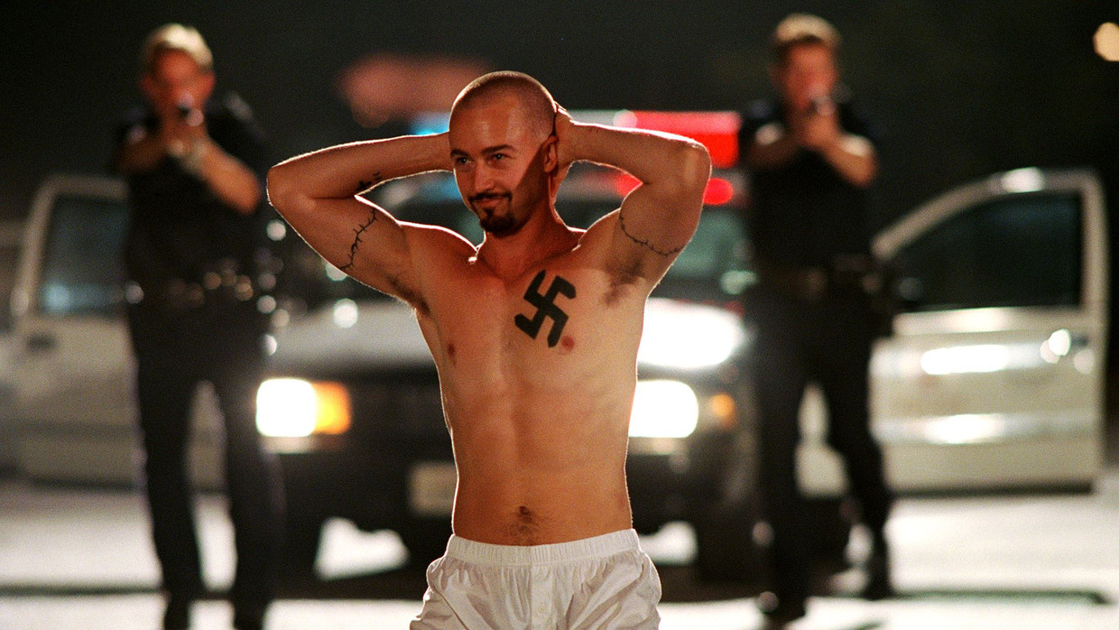‘American History X’ ‘Mokerhard maar ongeloofwaardig’ Humo