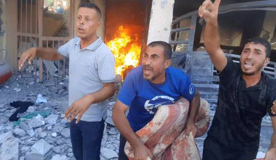 Israël bombardeert opnieuw scholen in Gaza, veel doden • Britten halen gezinsleden ambassadepersoneel Beiroet terug