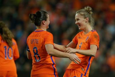 Oranjevrouwen ontgroeien kleine stadions: 'De Kuip? Waarom niet?'