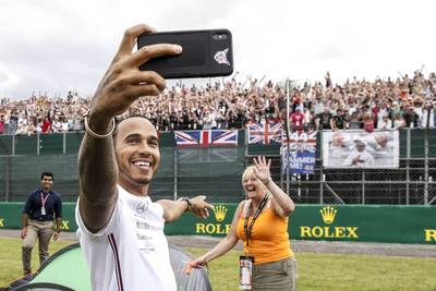 Hamilton vreest concurrentie van WK cricket en Wimbledon: ‘Niet zappen!’