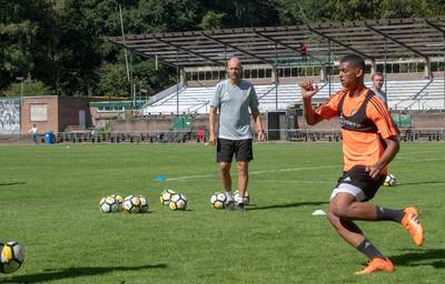 Trainen op een perfecte grasmat op de Wageningse Berg