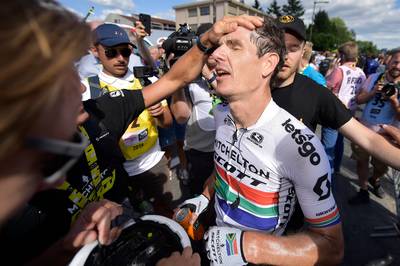 Impey ziet in zevende Tour droom uitkomen: ‘Mijn mooiste zege’