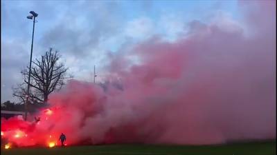Supporters ontsieren PSV-training met antisemitische leuzen