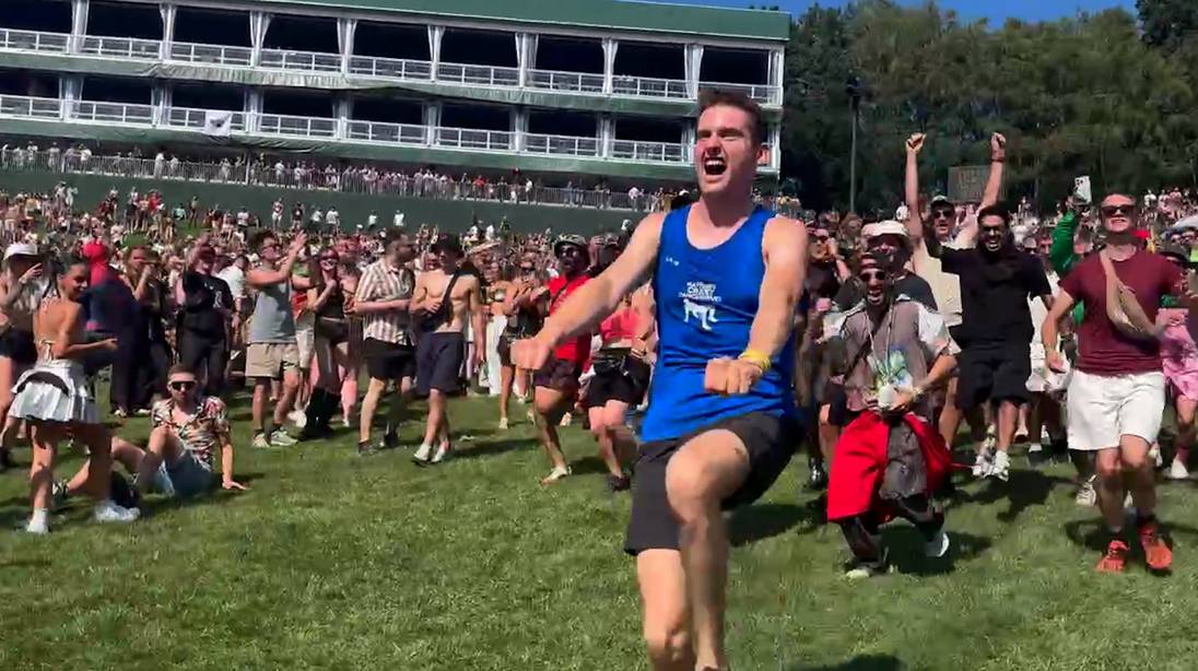 KIJK. Geen dj nodig: één dansende Nederlander zet mainstage Tomorrowland op zijn kop