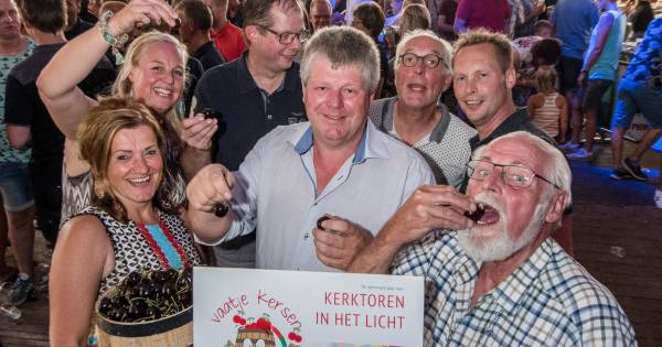 Kersenveiling in Rossum levert 5.950 euro op