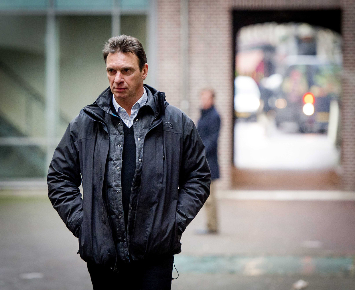 Fred Teeven, oudstaatssecretaris, moet getuigen in zaakHolleeder De Volkskrant