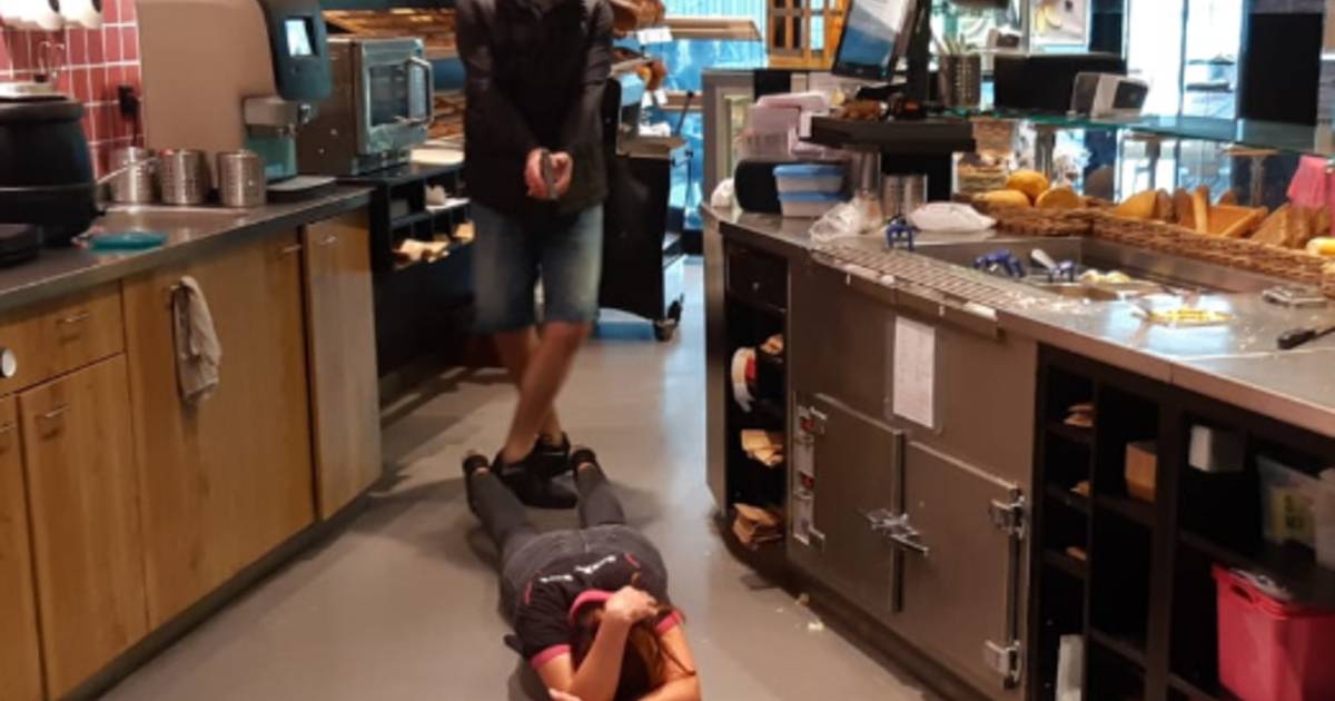 Oppakken en lang opsluiten. Gewoon geen meelijden mee hebben.