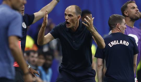 Bondscoach Thomas Tuchel kop van jut bij analisten en pers na Engelse WK-kater: ‘Dat is ofwel waanzin, of pure domheid’