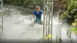 Lauren Versnick vlot over de waterval, maar dan gaat het mis