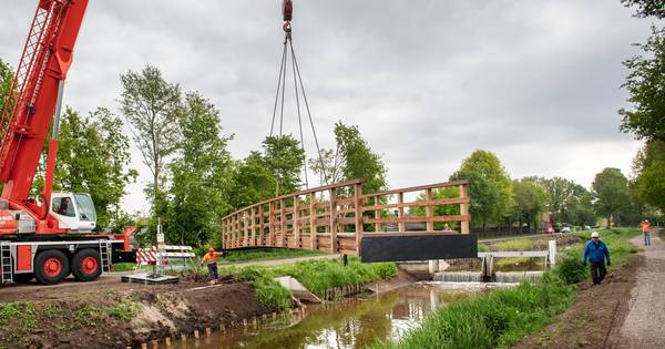 Kraanwagen niet sterk genoeg voor nieuwe fietsbrug in Mill