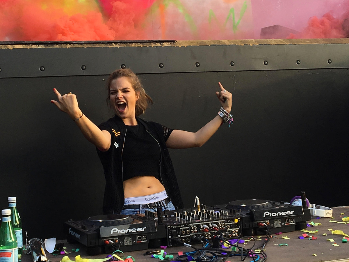 DJ Sophie Francis (18) uit Sint-Oedenrode op Ultra Music Festival en