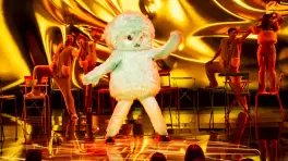 Het enige wat Pluisje wil is 'Money, money, money' - The Masked Singer