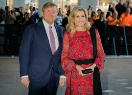 Máxima gaat voor prachtige bloemenjurk bij Koningsdagconcert