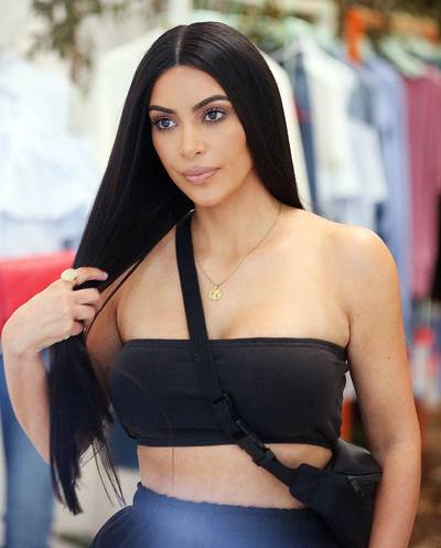 Kim K. naakt op een tafel en de liftselfie van Dré Hazes