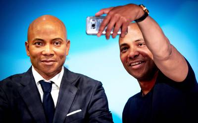 Humberto Tan bewondert wassen evenbeeld bij Madame Tussauds