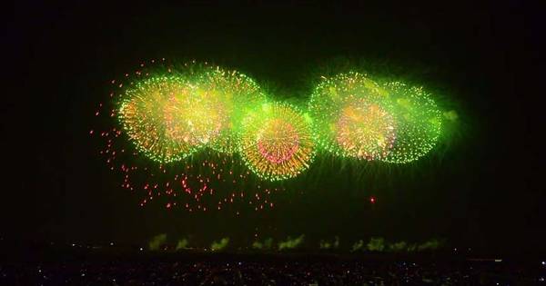 Dit Is Het Zwaarste Vuurwerk Ter Wereld Buitenland Hln Be