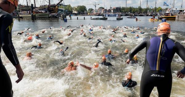 Amsterdamse City Swim afgelast door poepbacterie | Binnenland - AD.nl