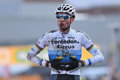 Van der Poel wint ook de Noordzeecross en zet zijn totaal op 29