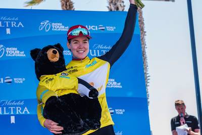 Van der Breggen verstevigt koppositie met sterk optreden in bergetappe