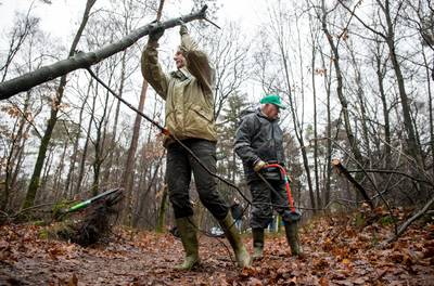 Uit eerbied voor de schepping aan het werk bij de hei