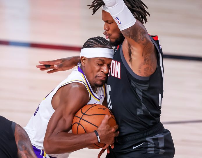 Rajon Rondo (links) van de Lakers stuit op Ben McLemore van de Houston Rockets.