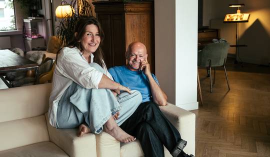 Auteurs Toni Coppers en vrouw Annick Lambert: ‘We leerden elkaar kennen via een datingsite voor serieuze mensen’
