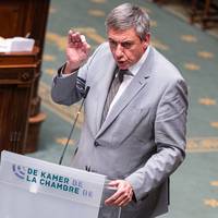 Maakte VRT karikatuur van Jambons uitspraken over vrouwen, zoals minister beweert? ‘Terzake’ deelt nieuwe beelden van interview