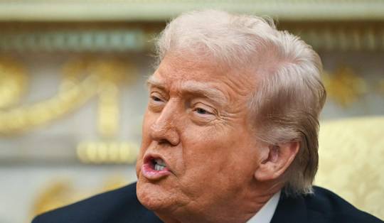 Trump zegt ‘alle handel met Spanje te schrappen’ na Spaanse weigering bases in land te gebruiken voor aanvallen op Iran