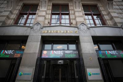 Ajax niet meer de enige voetbalclub op het Damrak