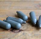 ‘Een minuut lang is alles grappig, dan is het weg’: is lachgas wel onschuldig?