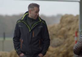 Sjoerd onthult aan boerin Deedry: “Ik heb een zoontje”