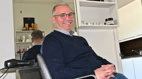Hij moest zelf extra zuurstof krijgen, maar maandag gaat kapper Henk (46) weer aan de slag