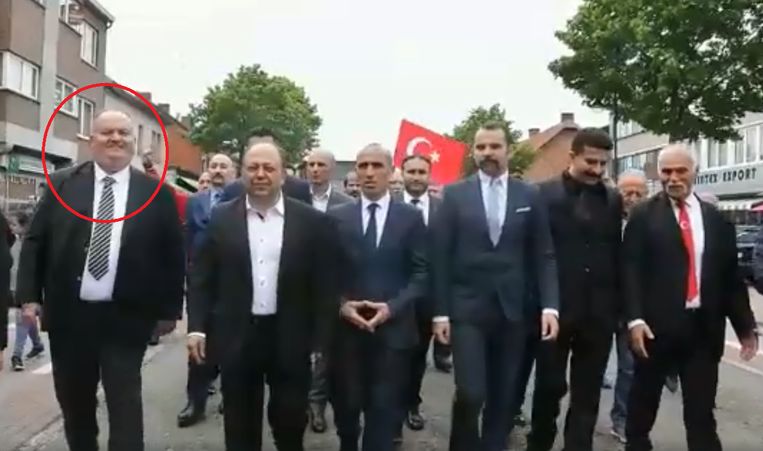 SP.A alderman Engin Özdemir (red circle, on the left) leads the way in extreme right Grey Wolves demonstration. Photo: Heusden Zolder Ülkü Ocağı Facebook