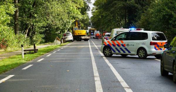Motorrijder (51) uit Enschede overlijdt na ongeval met shovel #Enschede.