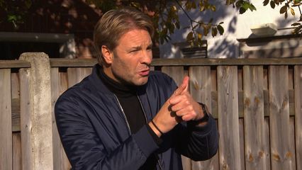 1. Door de Bomen de Buren Niet Zien - Eindhoven