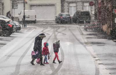 Sneeuw heel langzaam over het land, code geel nog van kracht