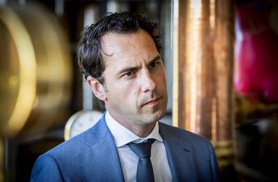 PvdA'er Martijn van Dam wordt omroepbaas