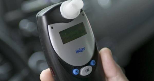 Slingerende automobilist weigert blaastest