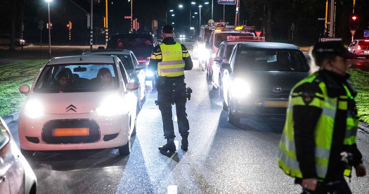 In Langdonk hebben ze in elk geval één avondje rust: veel politie, geen vuurwerk.