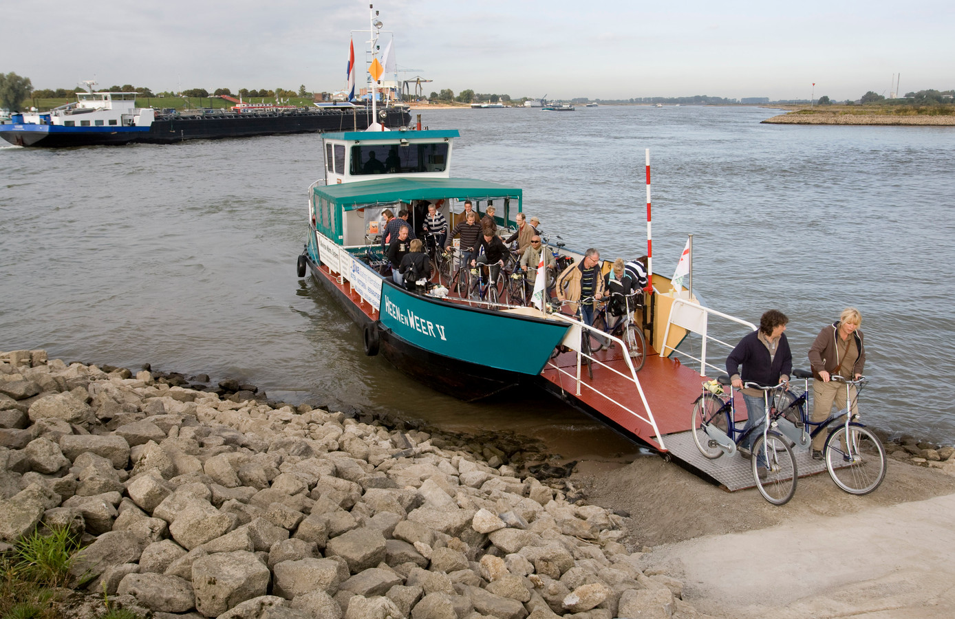 Veerpont MillingenPannerden gaat eruit Foto gelderlander.nl