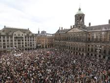 Duizenden demonstranten tegen politiegeweld: Dam in Amsterdam bomvol