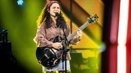 Jonge frontvrouw Naz waagt haar kans in The Voice
