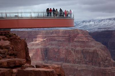 Chinese toerist struikelt bij maken foto en stort Grand Canyon in
