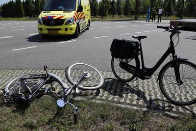 Fietser gewond door botsing met vrachtwagen in Haps