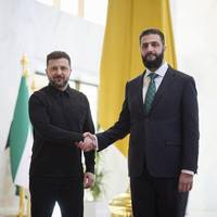 Zelensky en Syrische interim-president al-Sharaa bespreken militaire samenwerking • Kiev zegt niets te maken te hebben met explosieven in Servië